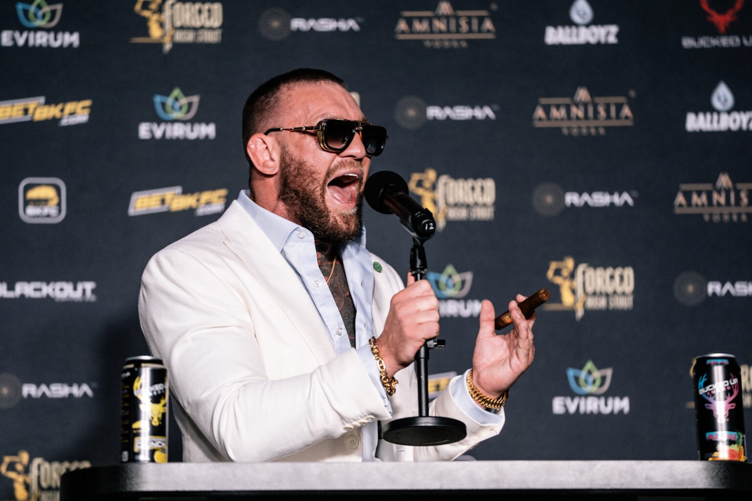 Preview Конор МакГрегор намекает на грандиозное возвращение в UFC, связывая его с боем в Белом доме