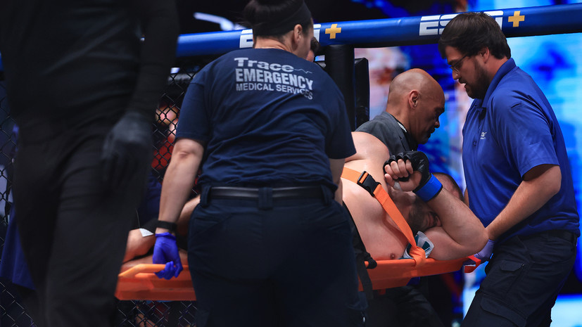 Preview Бывший тяжеловес UFC Александра Романова унесли на носилках после ужасного удара в пах в полуфинале PFL