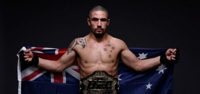 Preview Фанатам не по себе: бывший чемпион UFC Роберт Уиттакер дебютирует в качестве аналитика, что вызывает опасения о его скором уходе из спорта