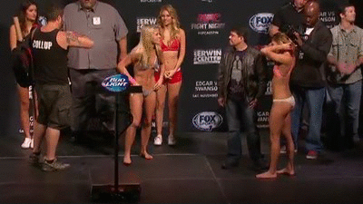 Preview Боец UFC, бывшая стриптизерша, трижды заставила IShowSpeed сдаться в шутливом спарринге