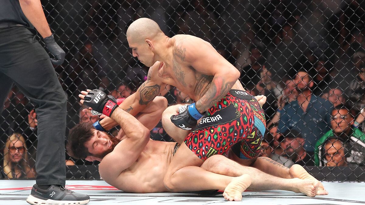 Preview Что Алекс Перейра сказал Магомеду Анкалаеву во время их напряженной дуэли взглядов на UFC 320