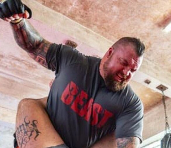 Эдди Холл угрожает Диллону Дэнису, хвастаясь «сильнейшим ударом на планете»